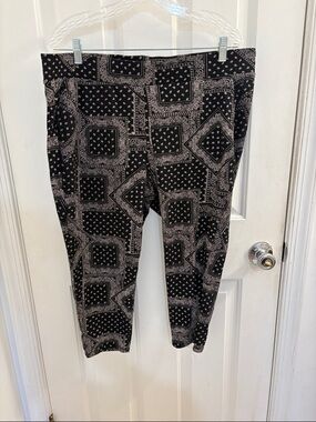 Torrid size 3 Print Capri Leggings